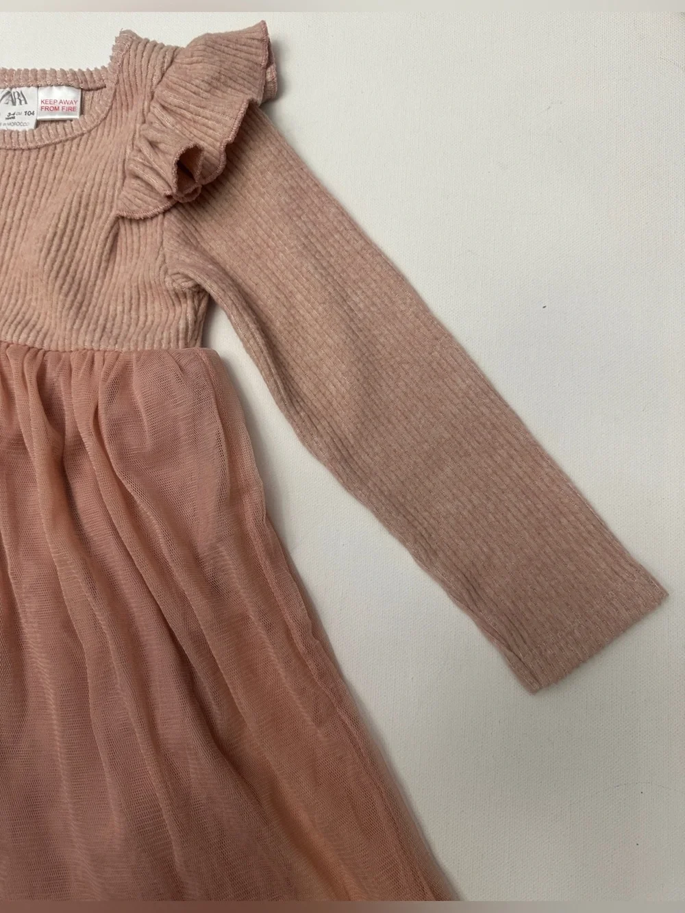 Zara girl’s dress ribbed top, ruffle shoulders, and a tulle skirt.  Size 3-4T.